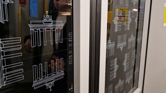 U-Bahn Berlin | Mitfahrt in der kompletten U3 von Warschauer Straße bis Krumme Lanke im IK15U 1025- смотреть онлайн