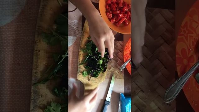Яркий, вкусный и полезный летний салат. смотреть онлайн