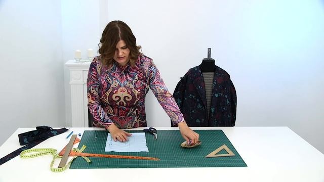 Красивый плащ на девочку со спущенным плечом и расклешением. Часть 3. Построение макета воротника. смотреть онлайн