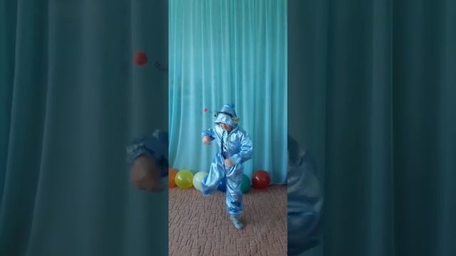 костюм и танец робота в детском саду смотреть онлайн