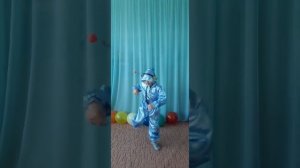 костюм и танец робота в детском саду