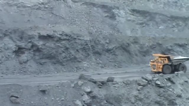 Ore extraction Добыча руды смотреть онлайн