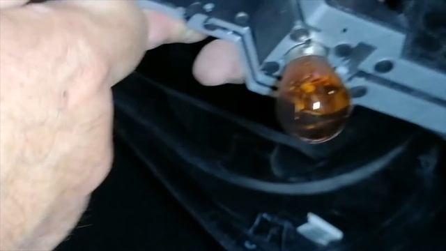 Dacia Sandero Rear Light Bulb Tail Light Bulb Replacment смотреть онлайн