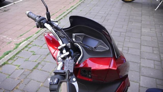 Honda PCX 2021 vs Yamaha NMAX 2021 Side By Side, All Agles, All Details, First look смотреть онлайн