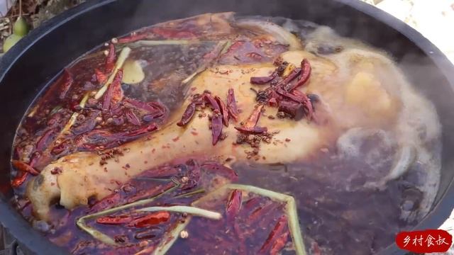 HUGE COW HEAD Braised in Fragrant Chili Sauce! Super Tasty! | Uncle Rural Gourmet смотреть онлайн