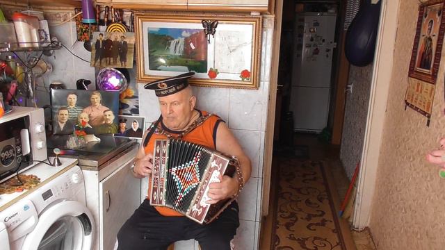 \УГАДАЙТЕ МЕЛОДИЮ КАКОЙ ПЕСНИ\НА НИЖЕГОРОДСК ГАРМОНИ ОТ САМОР ИГРАЮЩ НА СЛУХ ЖДУ ВЕРСИЙ ДОР ДРУЗЕЙ смотреть онлайн