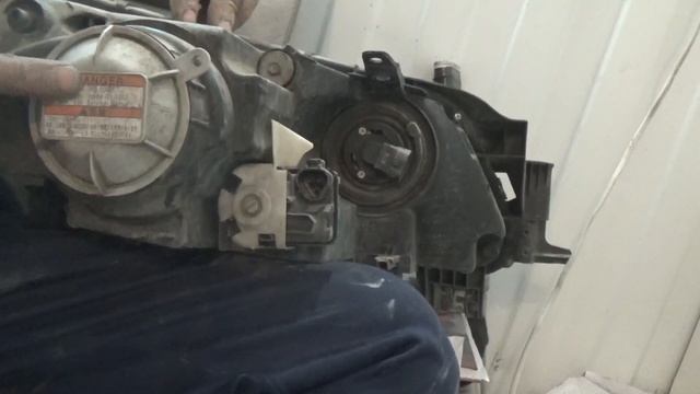 Mazda CX-7. Снятие и установка фары и замена всех ламп, передней оптики. смотреть онлайн