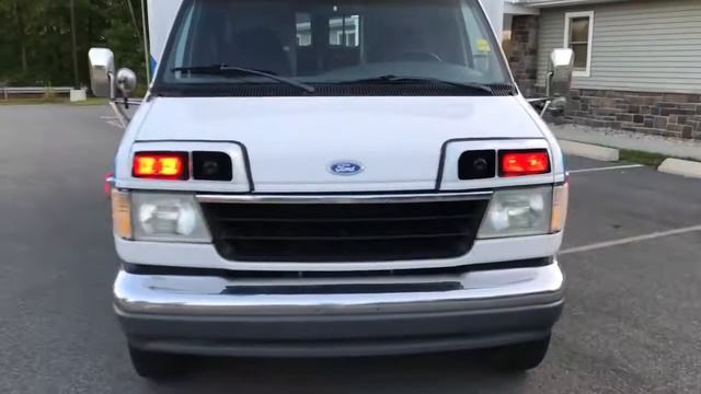 92 Ford E 350 Ambulance смотреть онлайн