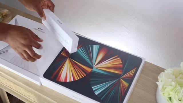IPAD Pro 12.9Inch, Magic Keyboard 5Gen, Pencil 5Gen 2022 Unboxing смотреть онлайн