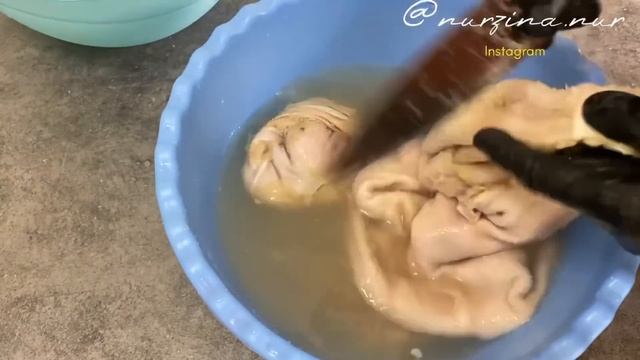 Қарынды 10 минутта тазалап, ИІСІН кетіреміз. ҚҰРБАН шалсаңыз осы видеоны көріңіз. Чистим требуху смотреть онлайн