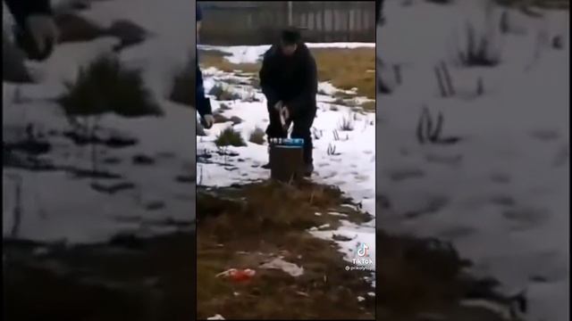 Топор +монтажная пена ? смотреть онлайн