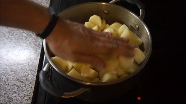 Очень вкусная тушеная картошечка с мясом! смотреть онлайн