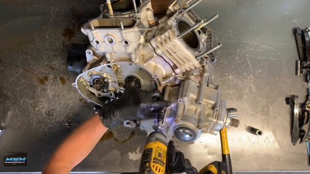 Kawasaki Vulcan 750 - Complete Engine Motor Explained Crankcase / Transmission Split смотреть онлайн