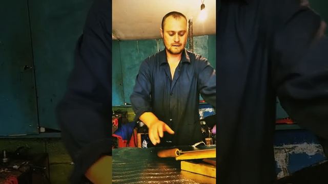 Заточка ножа на самодельном ручном станочке