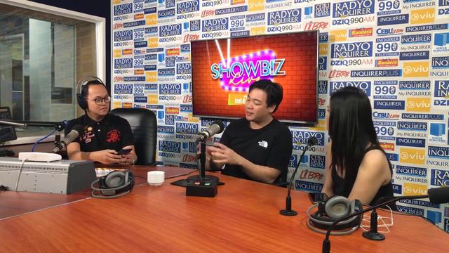 #ShowbizLive with Motel Acacia director Bradley Liew. смотреть онлайн