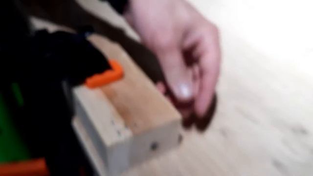 Пример работы электрического степлера/нейлера DniproM EN 25