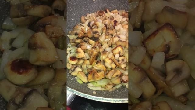 Сметанно Грибной соус с курочкой