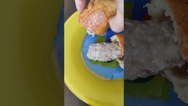 Пробую пирожок с мясом?#пирожки #пирог #пироги#пирожкисмясом #пирожкисяйцомизелёнымлуком