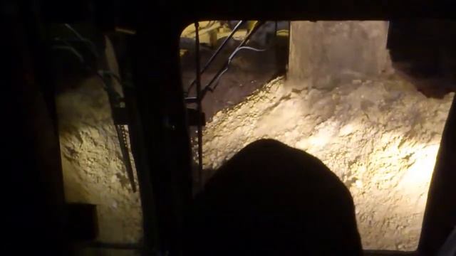 Trabajo nocturno con giratoria JCB JS 130 W смотреть онлайн