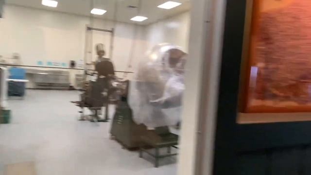 САМА СЕБЕ ПОСЫЛКУ ВЫСЛАЛА смотреть онлайн