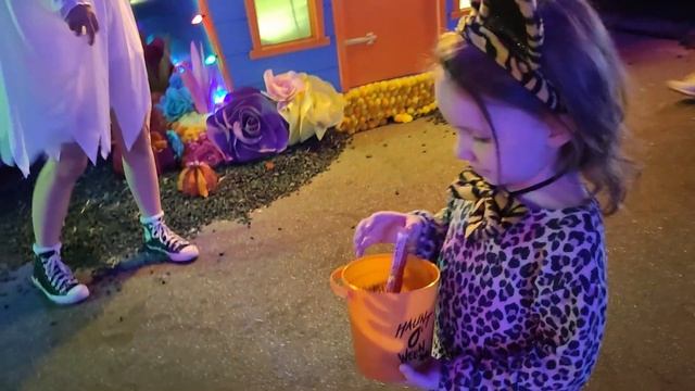 САМЫЙ ЯРКИЙ ПРАЗДНИК ДЛЯ ДЕТЕЙ В АМЕРИКЕ.HAUNT O'WEEN 2022. American Halloween 2022. смотреть онлайн
