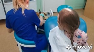 Едем лечить зуб, очень смелая девочка.