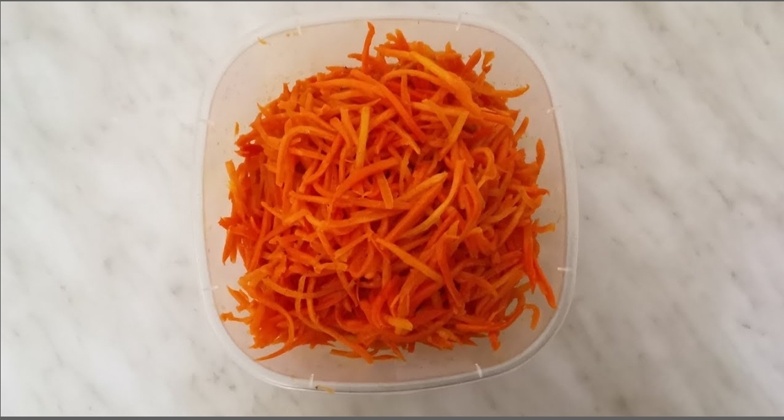 морковь по корейски быстрым способом. carrots in Korean in a quick way. смотреть онлайн