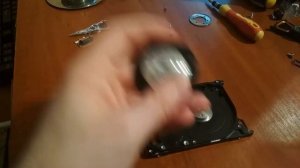Что можно взять со старого жесткого диска? Разбираем HDD на запчасти