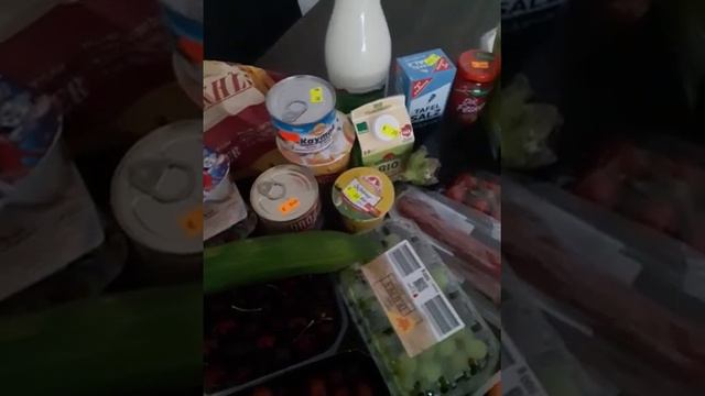 закупка в Tafel ( магазин для переселенцев и малоимущих, бывает просроченный товар или за день до.)