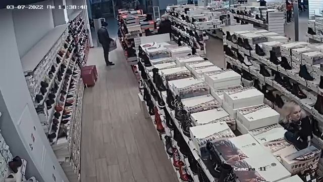 Кража в магазине KARI. Вора поймали с поличным! Иваново! смотреть онлайн