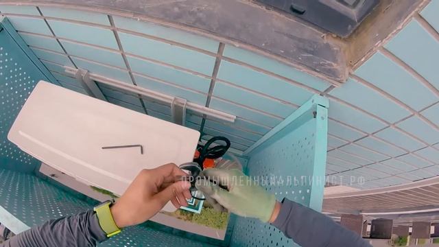 Монтаж кондиционера Ballu в домах ПИКа промышленнымальпинистомрф смотреть онлайн