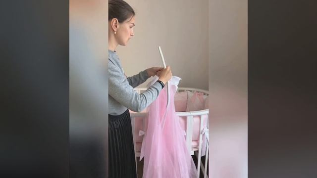 Наряжаю детскую кроватку смотреть онлайн