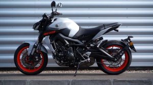 MT-09 Vs Z900 - Yamaha & Kawasaki’s Middleweight Champs