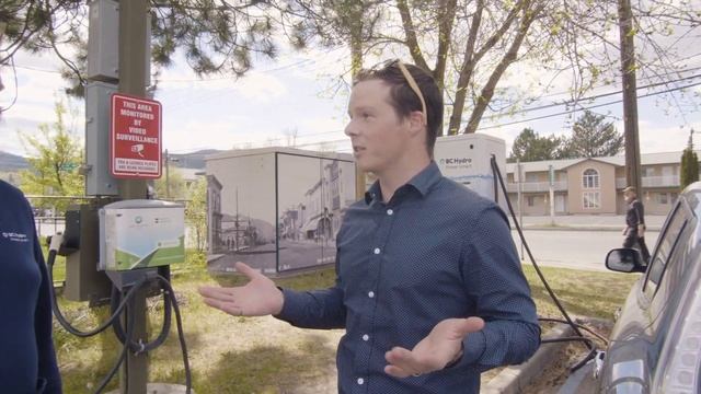 What's it like to charge your electric vehicle at public charging stations? смотреть онлайн