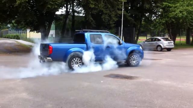 Nissan Navara 3.0L V6 Palenie Gumy