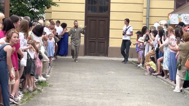 Не судите строго!Фестиваль ,,моды’’ в Томске!! смотреть онлайн