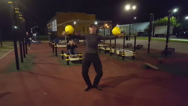 УПРАЖНЕНИЕ КРЕСТ С ГИРЯМИ 16 КГ + ПРИСЕДАНИЕ ГАККЕНШМИДТА (ЧЕЛЛЕНДЖ) смотреть онлайн