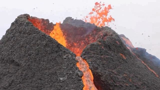 Volcano Mountain - Volcano Lava Flow смотреть онлайн