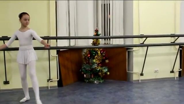 Детская балетная студия. Пируэты (повороты). Диагональ. смотреть онлайн
