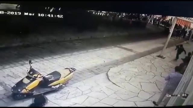 Мэра мексиканского города привязали верёвкой к машине и возили по улицам за невыполненные обещания смотреть онлайн