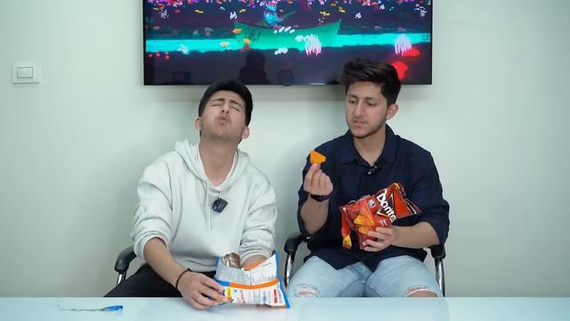 Indian Vs American Snacks Food Challenge смотреть онлайн