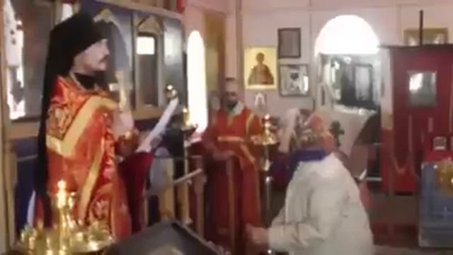Священник РПЦ спел "Товарищ Время" в церкви смотреть онлайн