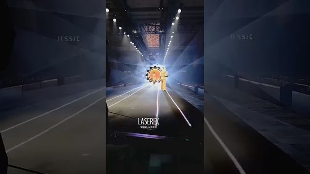 Лазерный эффект на показе мод laserfx.ru смотреть онлайн