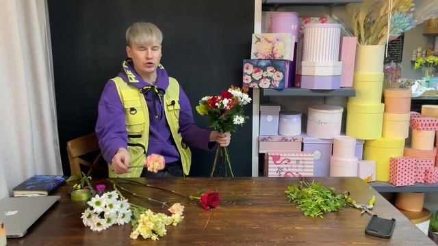 КАК ЭФФЕКТНО УПАКОВАТЬ НЕДОРОГОЙ БУКЕТ И КАК ДЕЛАТ БУКЕТ ИЗ КРАСНО-БЕЛЫХ ЦВЕТОВ смотреть онлайн