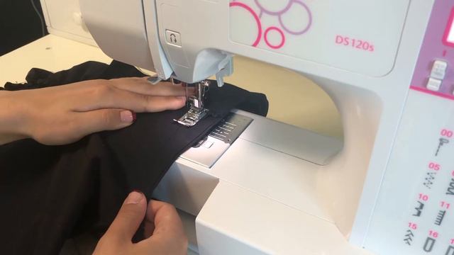 Making a Cecilie Bahnsen dress! (out of a duvet cover) смотреть онлайн