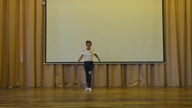 Станцевала на ЛИНЕЙКЕ танец ПЕРЕМЕНА ! смотреть онлайн
