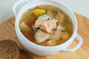 Из какой рыбы можно приготовить УХУ? Приготовил вкуснейшую уху из большой рыбьей головы. Рецепт ухи.