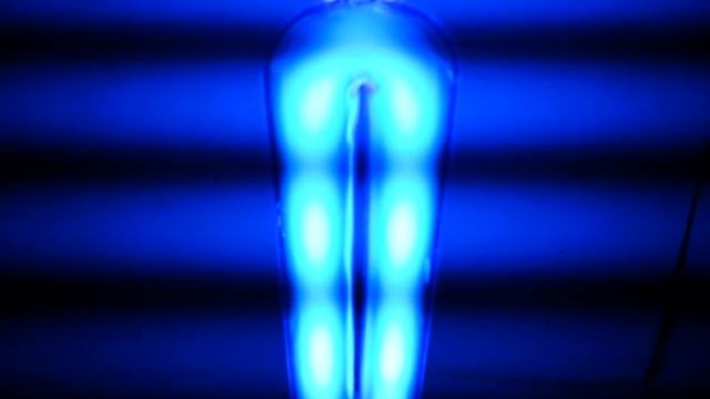 Запуск и выход на режим старой бактерицидной лампы HNU 6. смотреть онлайн