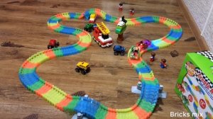 Гибкий трек.Гонки машинок по светящемуся треку в темноте.