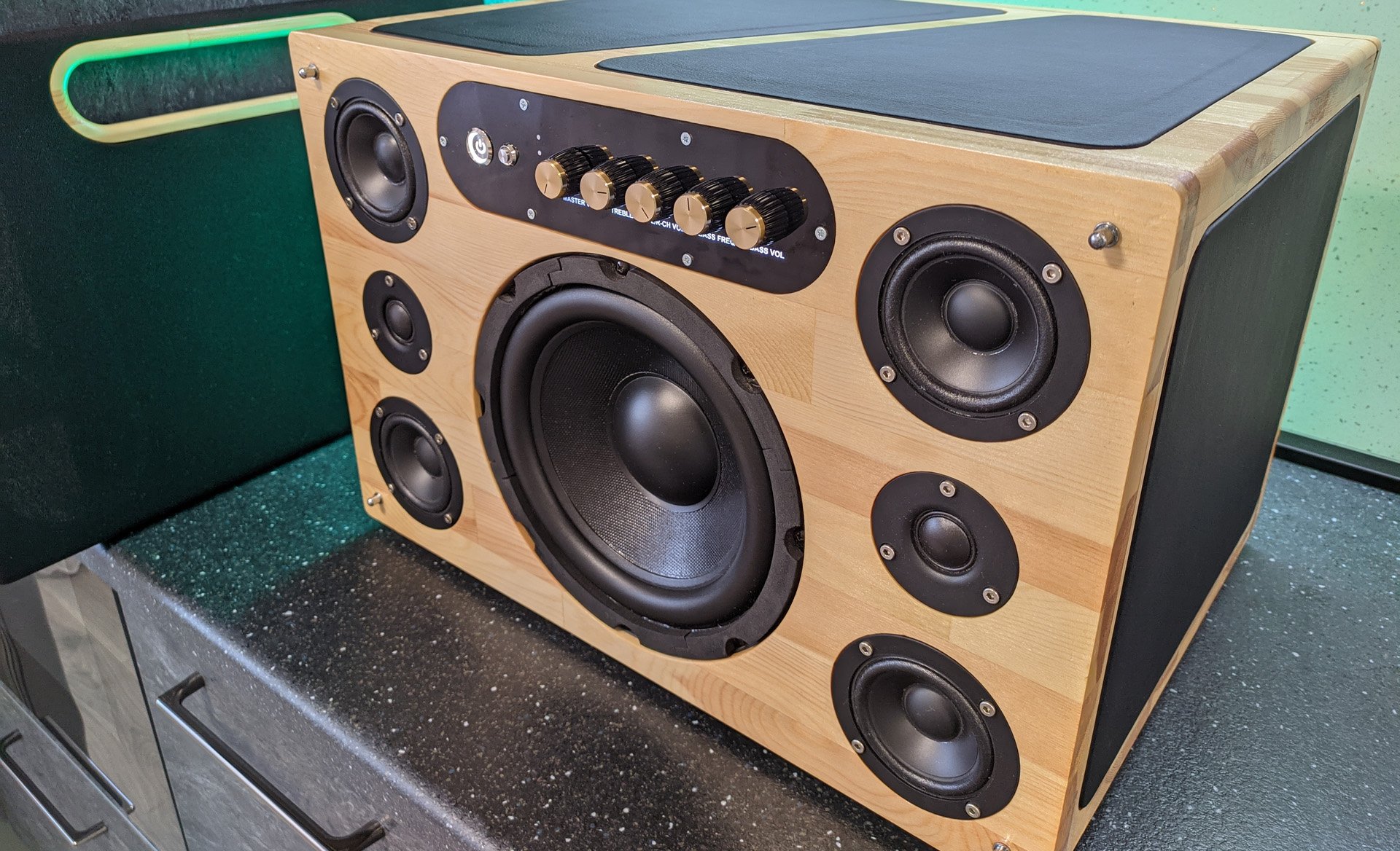 Очень мощная портативная блютуз колонка своими руками системы 2.1 смотреть онлайн